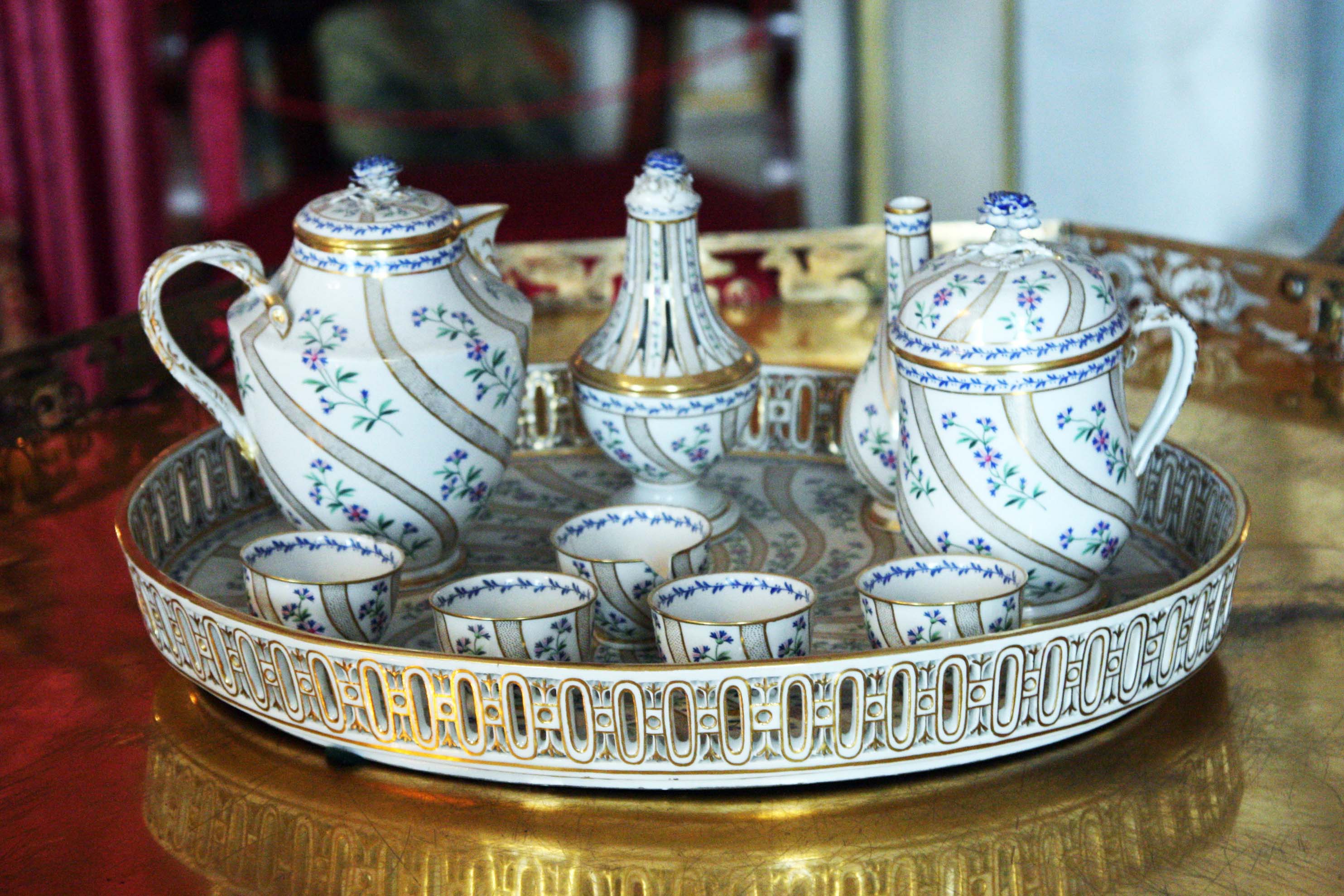 Ludwigsburg Residential Palace, Meissner porcelain belonging to Queen Charlotte Mathilde, 1810–1820