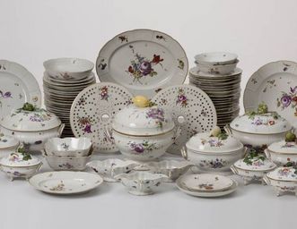 158-piece dining set that once belonged to Queen Mary of Britain