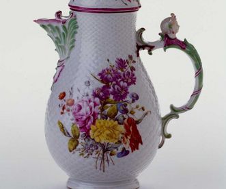 Coffee pot with scale pattern, Ludwigsburg porcelain