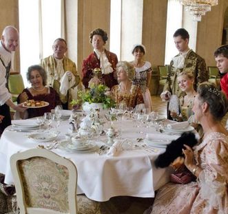 esucher speisen während der Soirée Royal