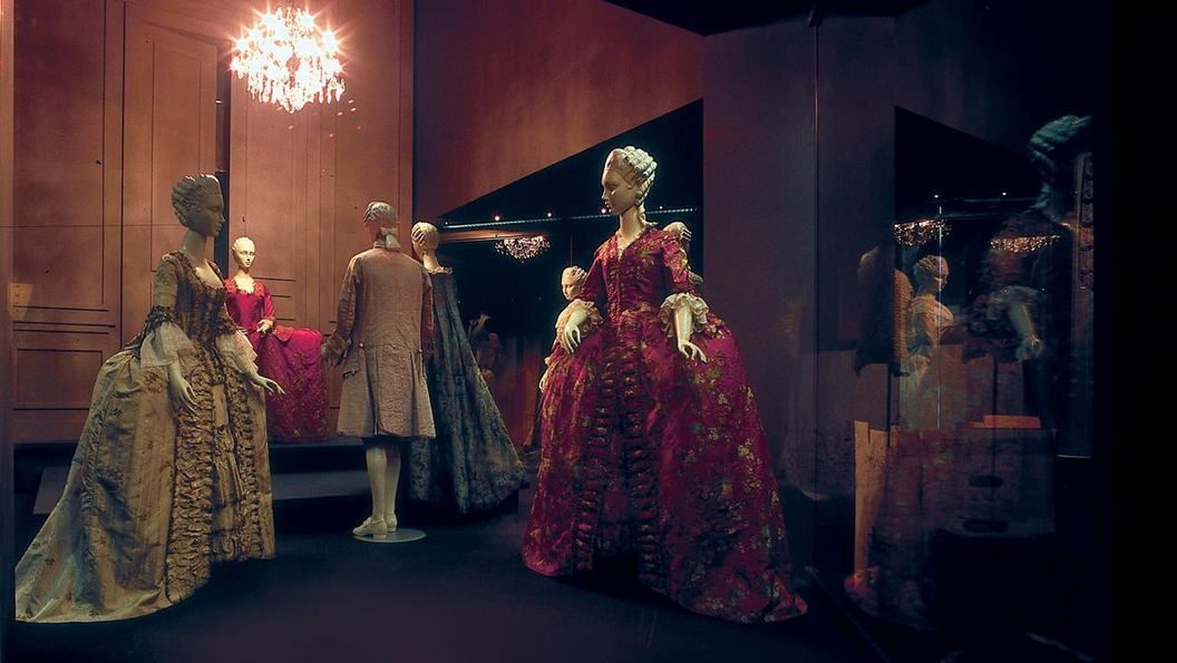 Large glass cabinet in the fashion museum at Ludwigsburg Residential Palace