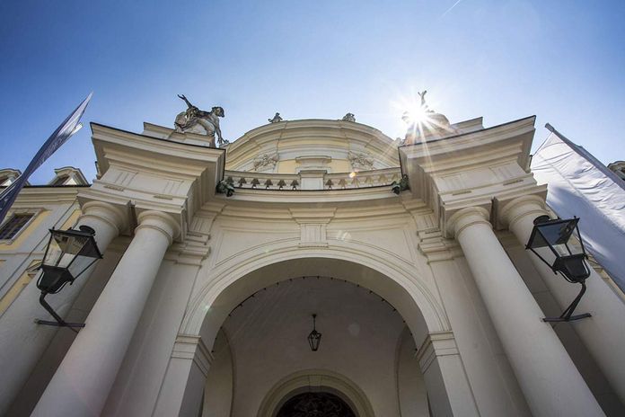 Ludwigsburg Palace, Archway at the entrance to the palace