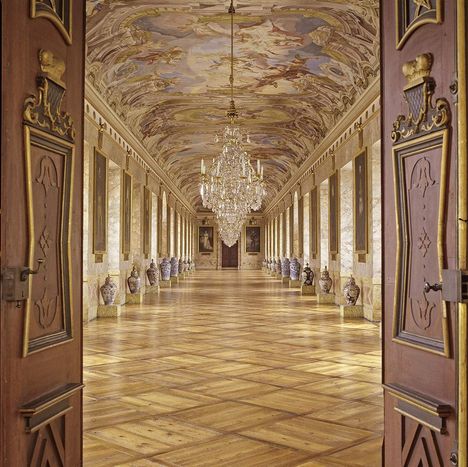 Château résidentiel de Ludwigsbourg, Vase dans le musée céramique